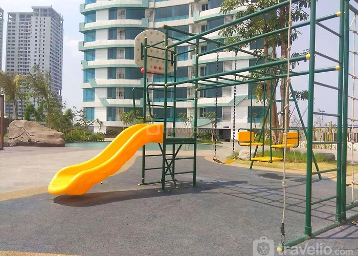 Simple Studio Apartment At Grand Kamala Lagoon By Travelio
